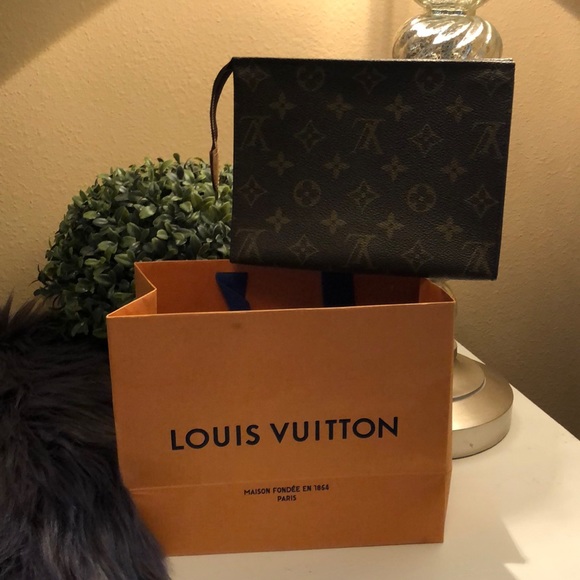 Louis Vuitton Handbags - Louis Vuitton TOILETRY POUCH 15